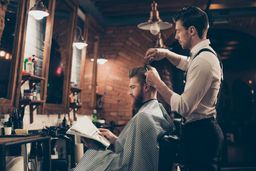 peluquero y cliente